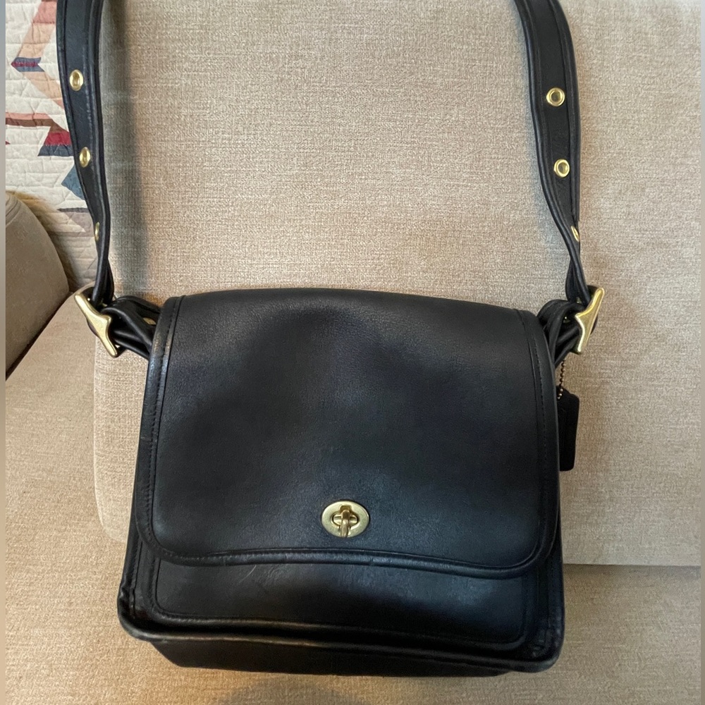Vintage Coach: Black Leather, Turnlock Handbag